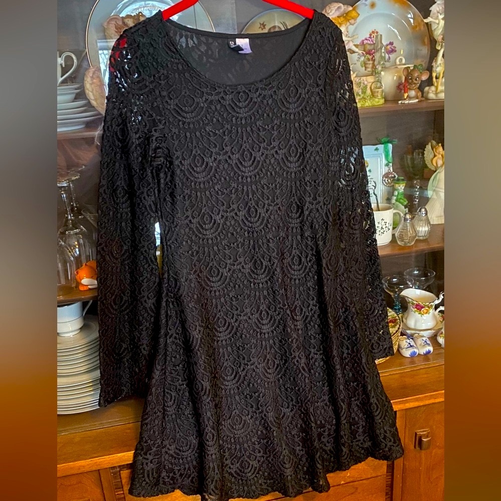 H&M Black lace dress. Lined and has stretch. Made by divided.